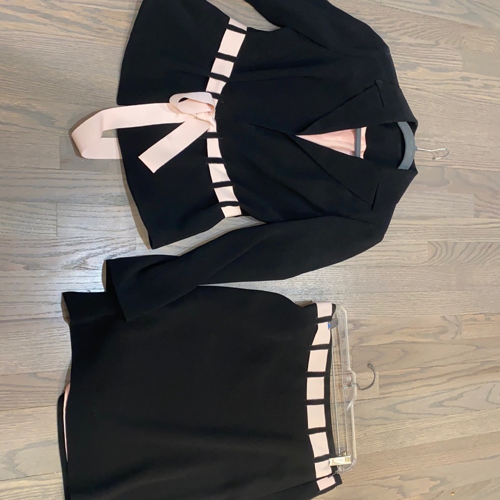 Drama Suit Blk/pink belt lace shirt.Grosgrain belt  Acetate Skirt/blazer Size 8